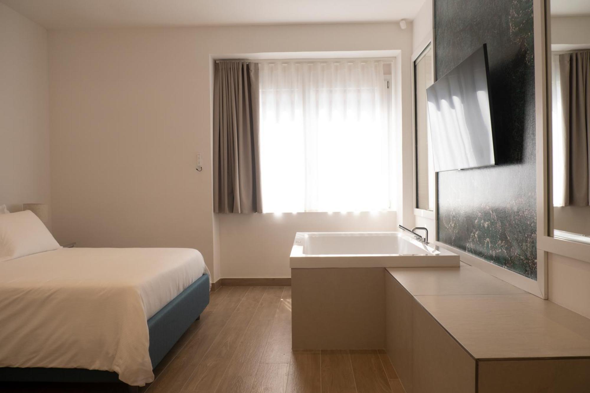 Monumental Luxury Rooms Caserta Exteriér fotografie