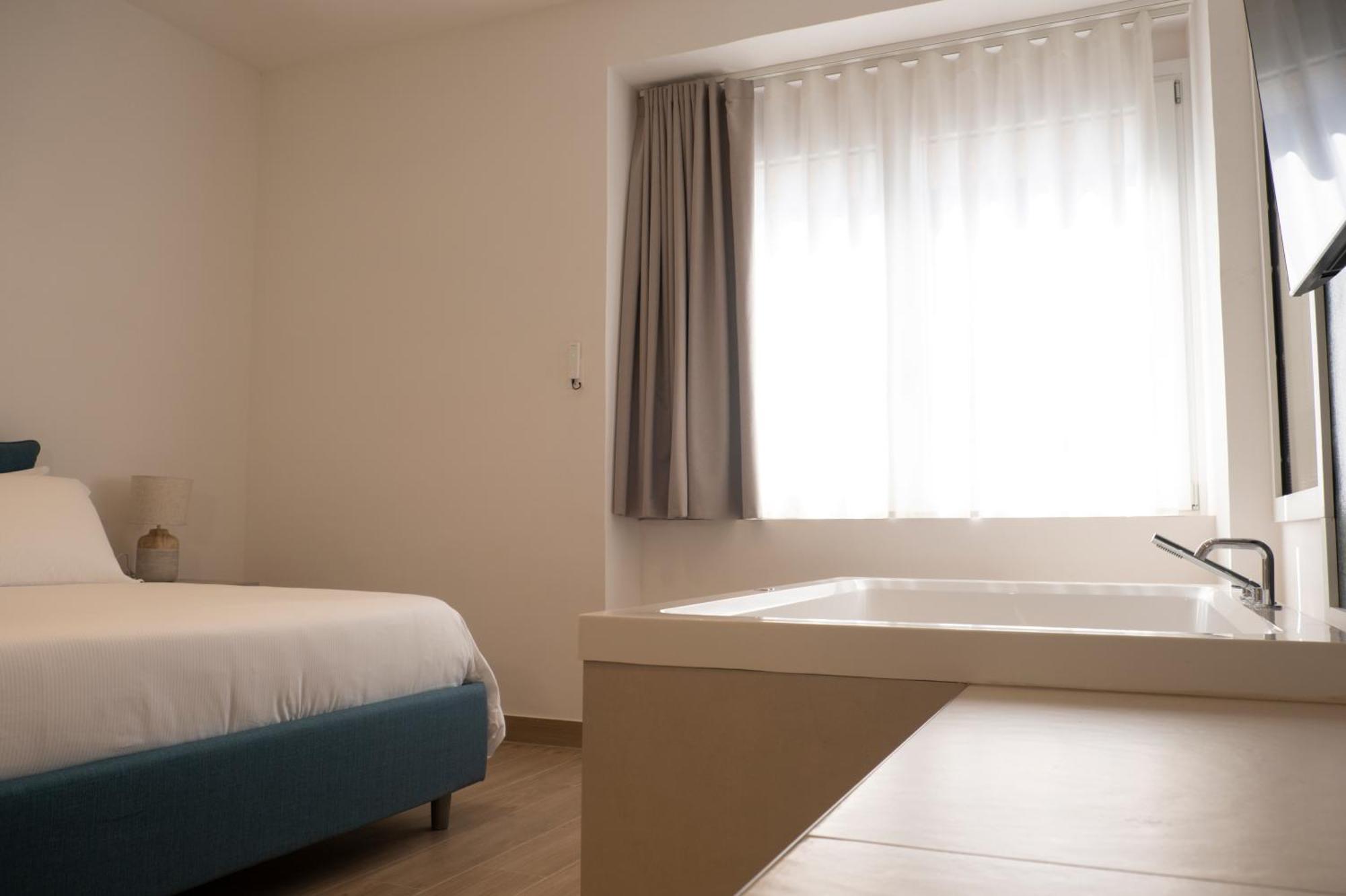 Monumental Luxury Rooms Caserta Exteriér fotografie