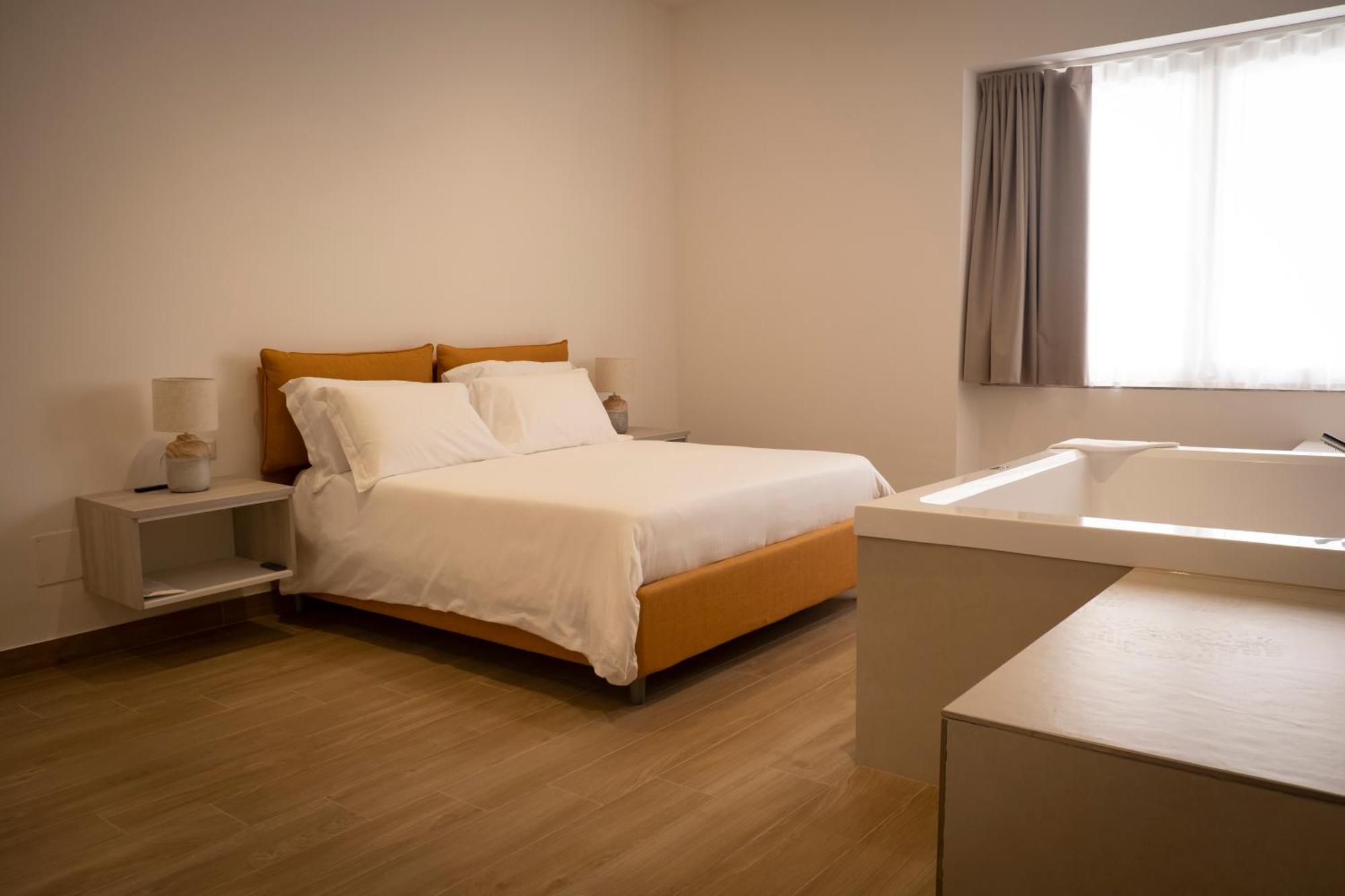 Monumental Luxury Rooms Caserta Exteriér fotografie